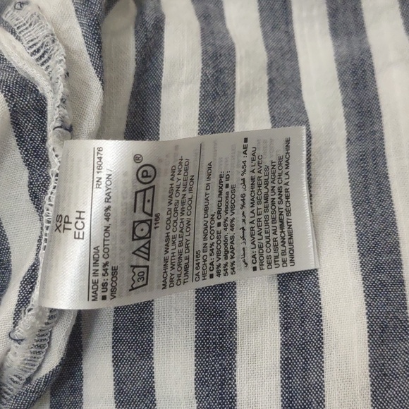 SLIGHTLY USED OLD NAVY LONG SLEEVE BUTTON SHIRT VERTICAL STRIPES SIZE XS - Picture 14 of 14